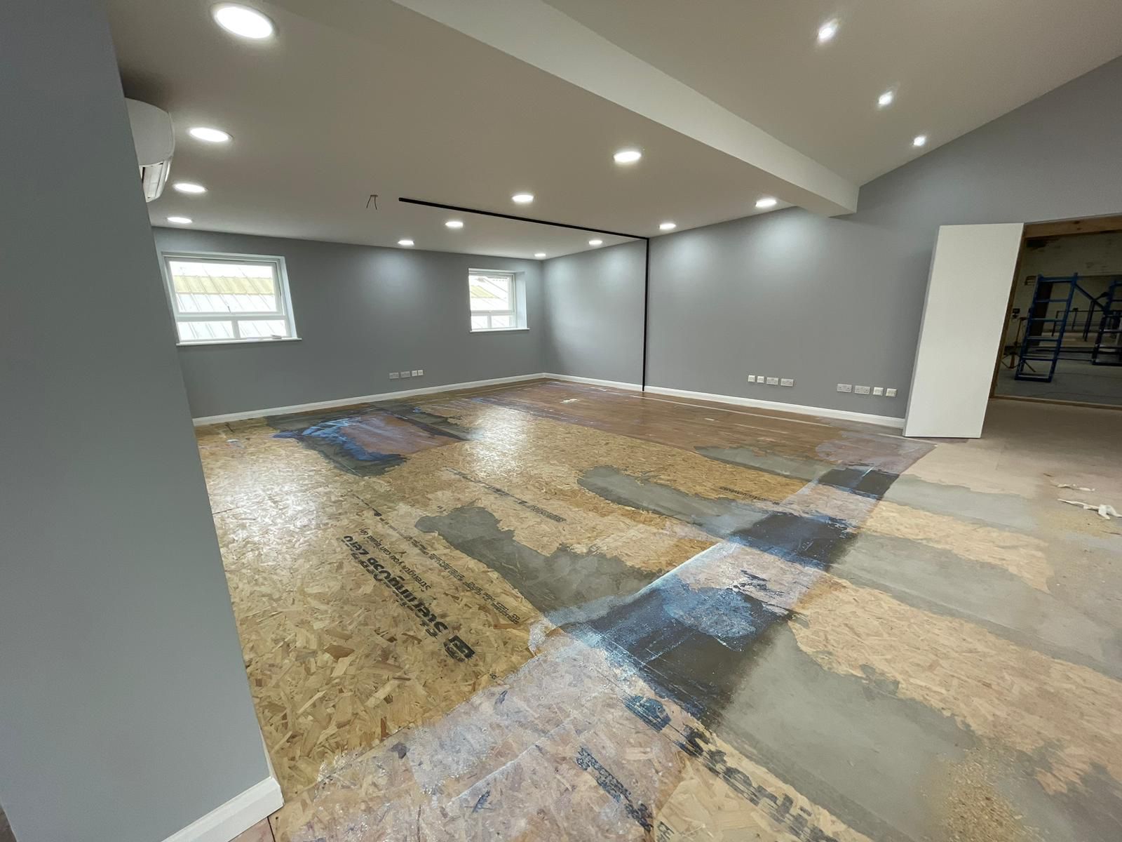 Floors 2 U